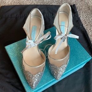 Women closed toe heel